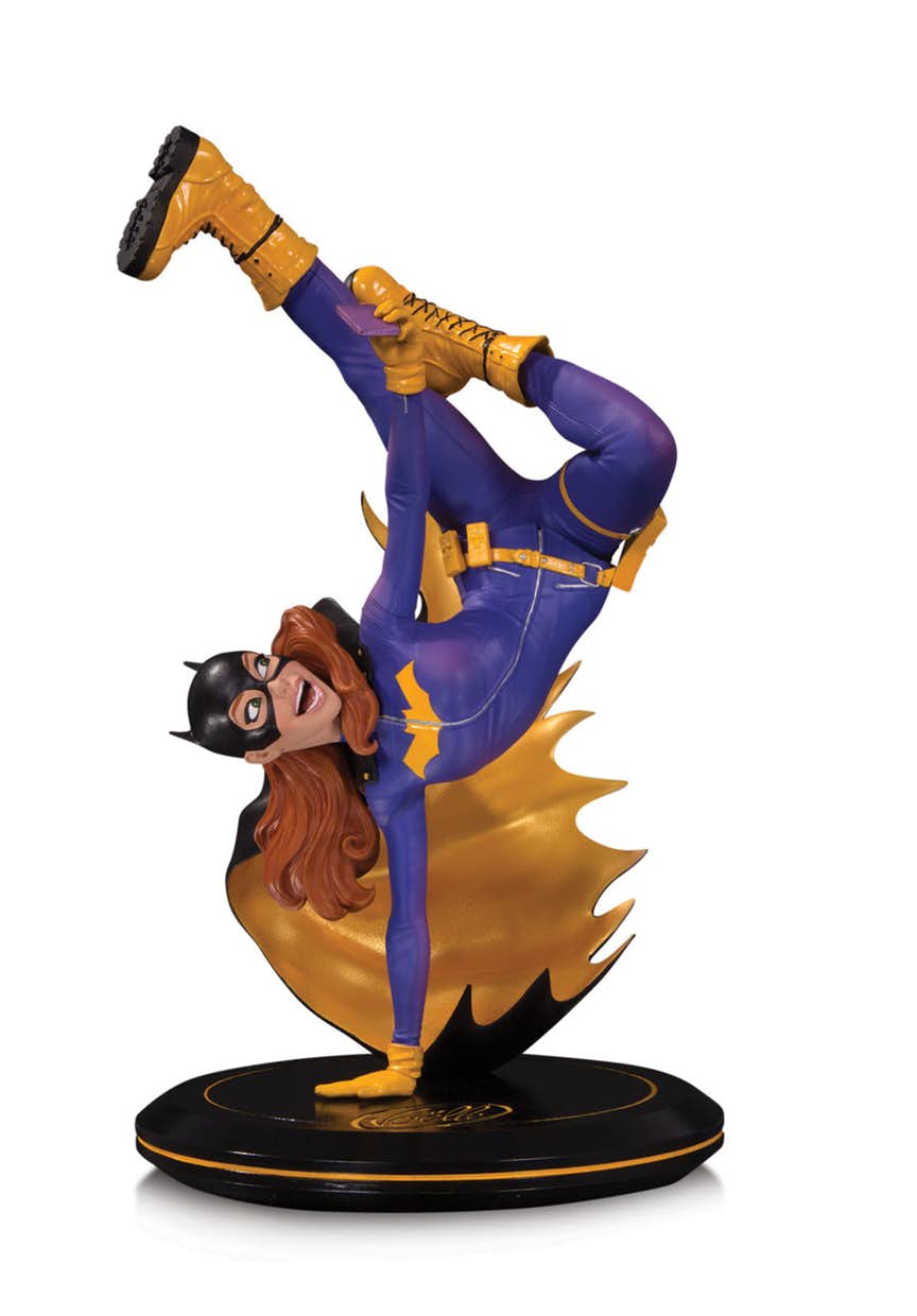 DC COVER GIRLS: BATGIRL BY JOĖLLE JONES STATUE